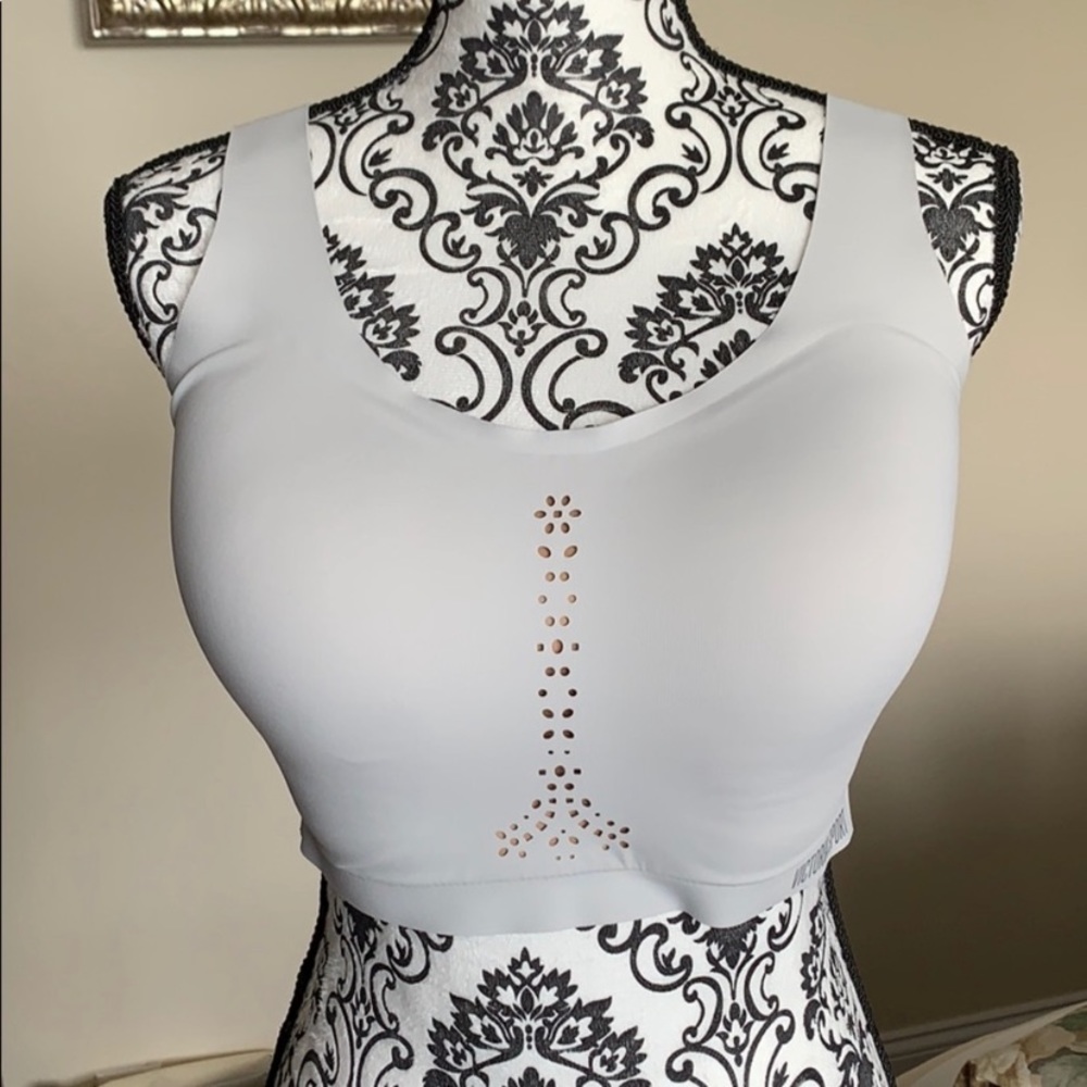 Reposh Victoria’s Secret Sports Bra